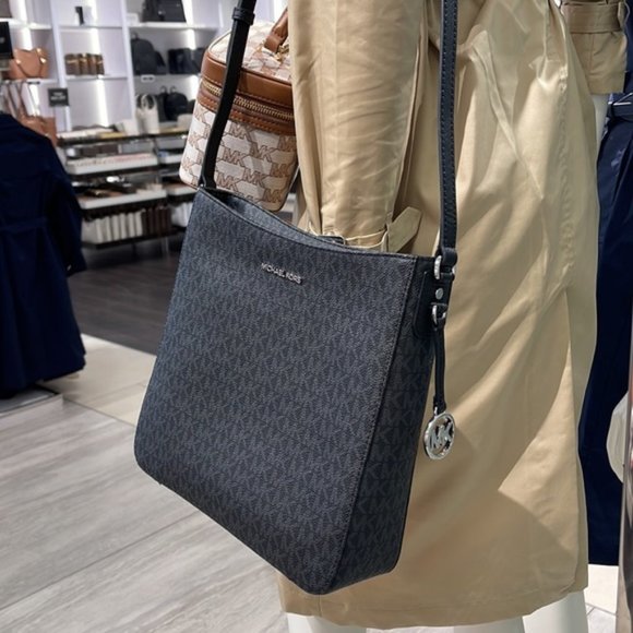 Michael Kors Jet Set Travel Large Messenger Crossbody Bag Black - Picture 2 of 16